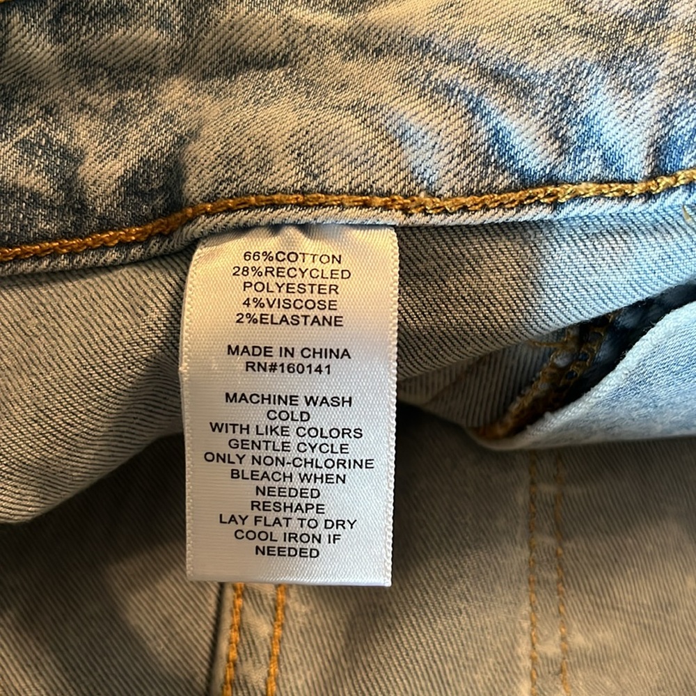 Frye Light Wash High-Rise Patch Pocket Cropped Wide Leg Jean - Picture 12 of 12